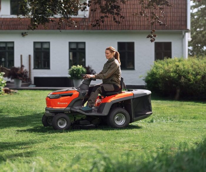 Husqvarna Akku-Rasentraktor TC 100i – Modell 2025 – Bild 3