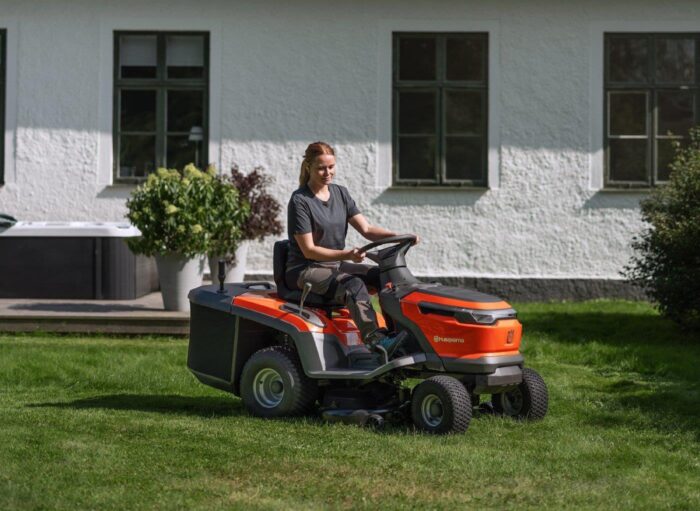 Husqvarna Akku-Rasentraktor TC 100i – Modell 2025 – Bild 2
