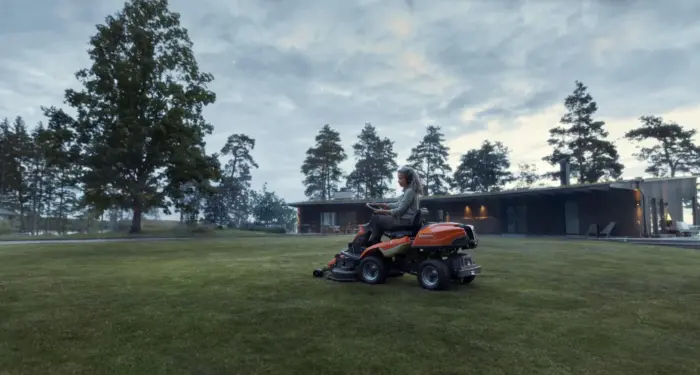 Husqvarna Profi-Frontmäher R 216T AWD (Modell 2025) – Bild 4
