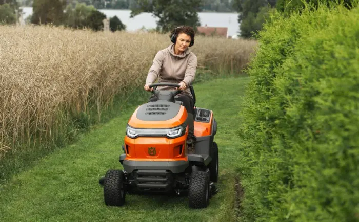 Husqvarna Rasentraktor TS 215T – Modell 2025 – Bild 3