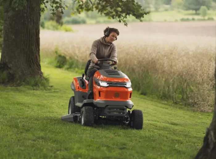 Husqvarna Rasentraktor TS 215T – Modell 2025 – Bild 2